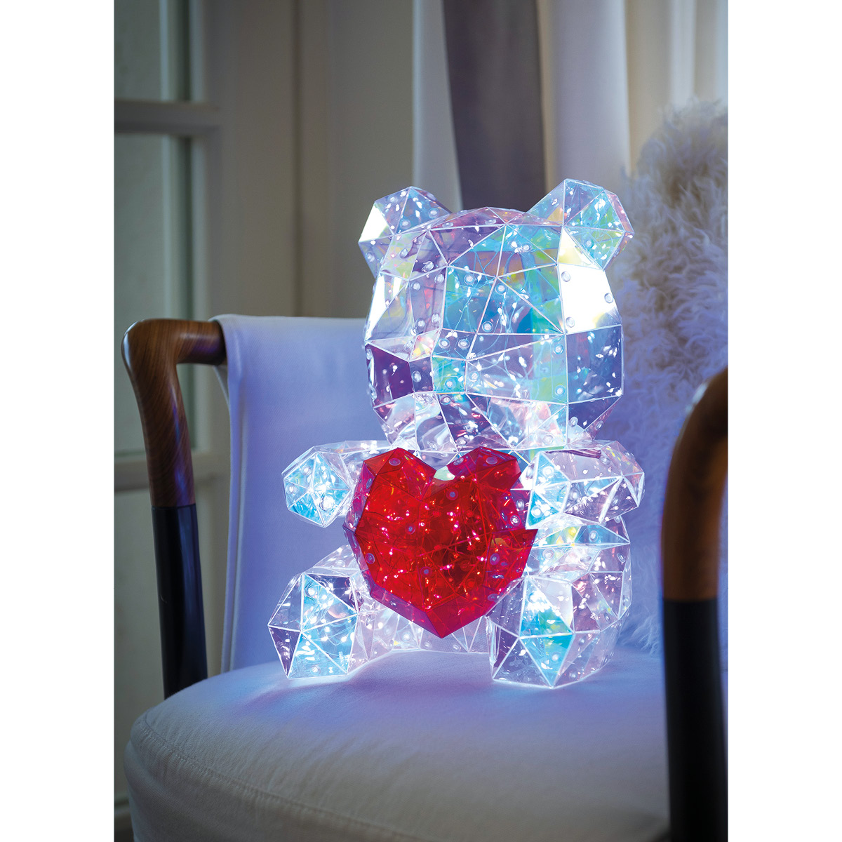 Orso con cuore iridescente